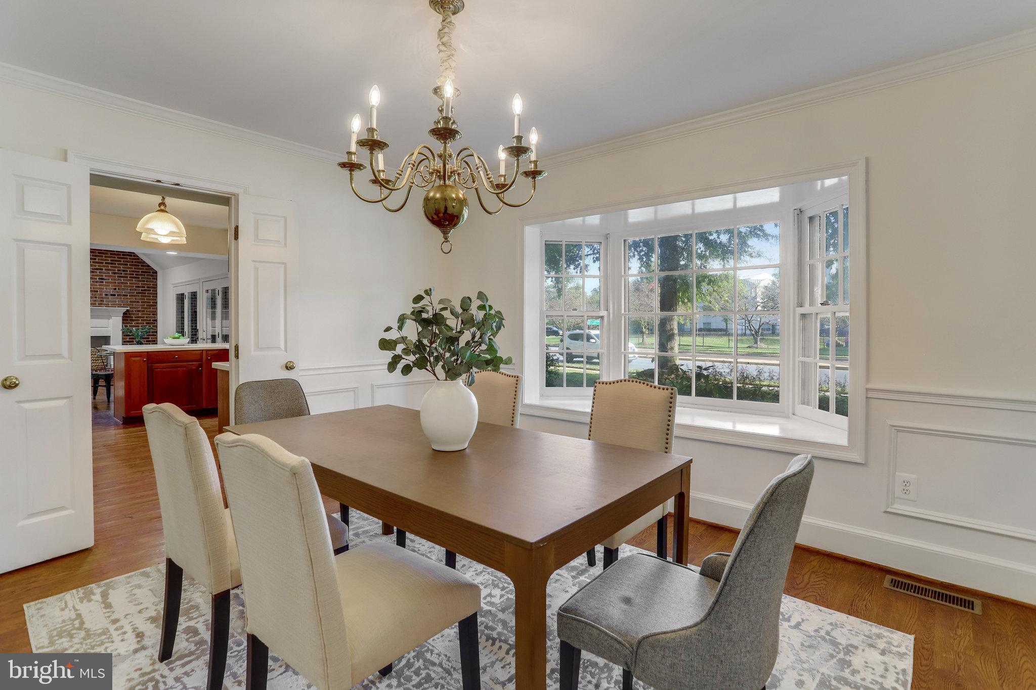 2644 North Glebe Road Arlington, VA 22207 - Photo 12 of 45 Dining room w/ bay window
