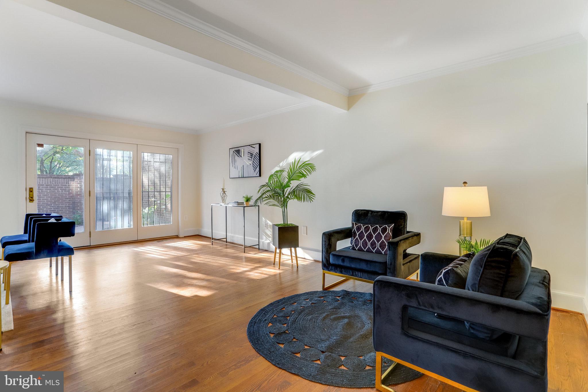 2644 North Glebe Road Arlington, VA 22207 - Photo 15 of 45 Large open Living room