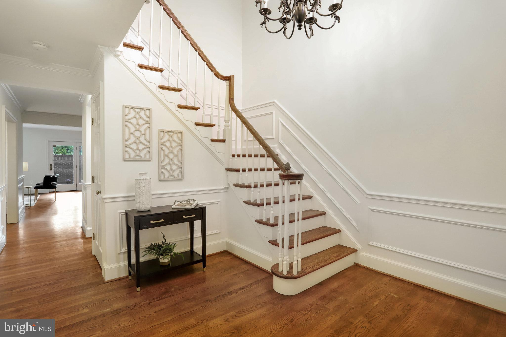 2644 North Glebe Road Arlington, VA 22207 - Photo 3 of 45 2-Story foyer