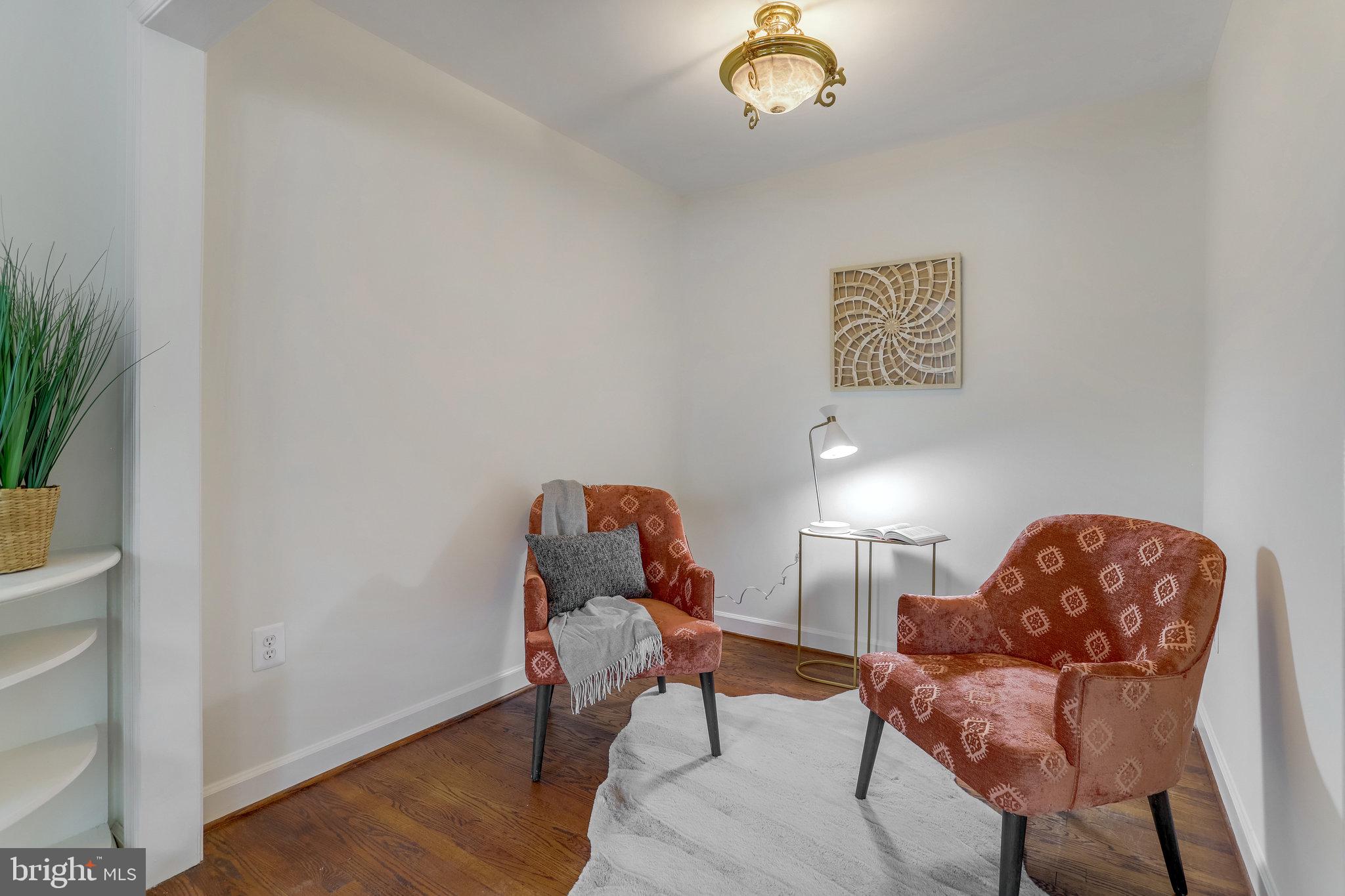 2644 North Glebe Road Arlington, VA 22207 - Photo 31 of 45 Sitting area... could be converted to a new closet