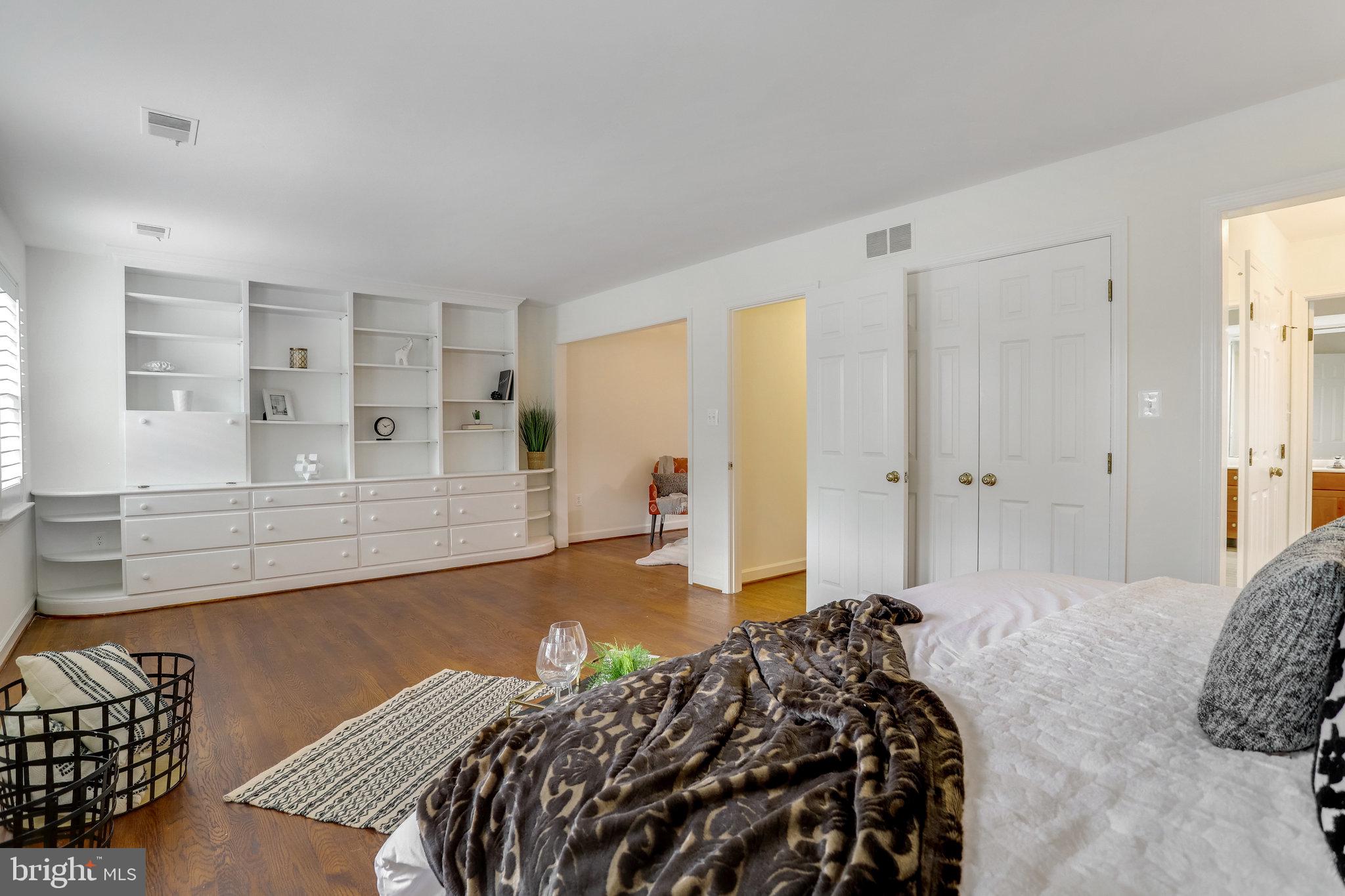 2644 North Glebe Road Arlington, VA 22207 - Photo 32 of 45 Built-in shelving and storage