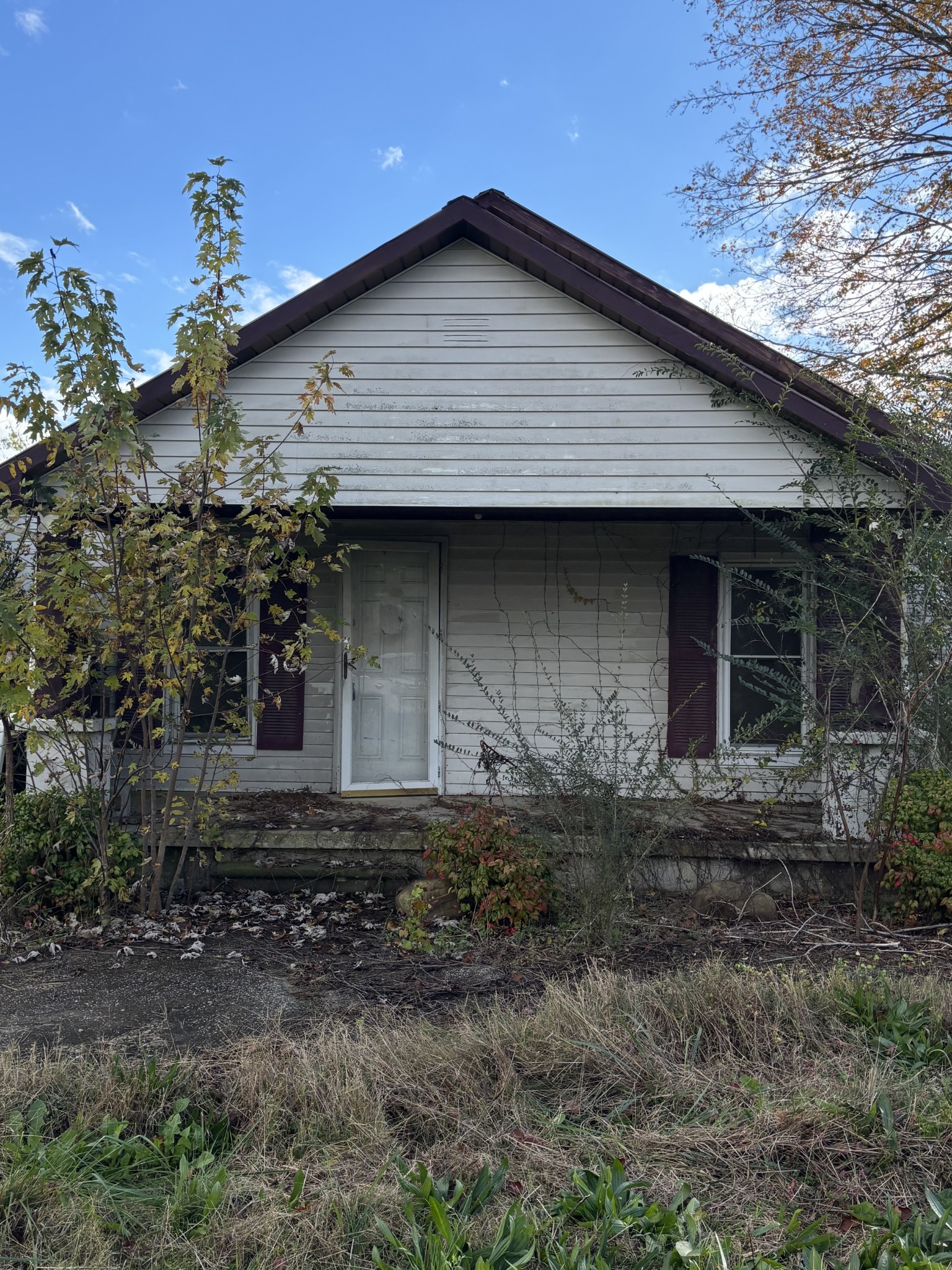 1139 Smartt Station Road Morrison, TN 37357 - Photo 1 of 1 a front view of a house with garden
