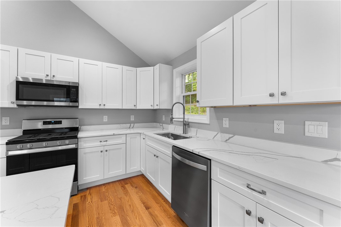 178 Highland Street Cranston, RI 02920 - Photo 12 of 49