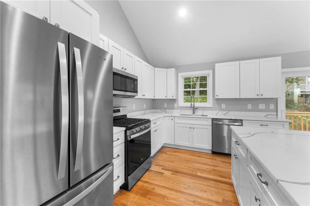 178 Highland Street Cranston, RI 02920 - Photo 14 of 49