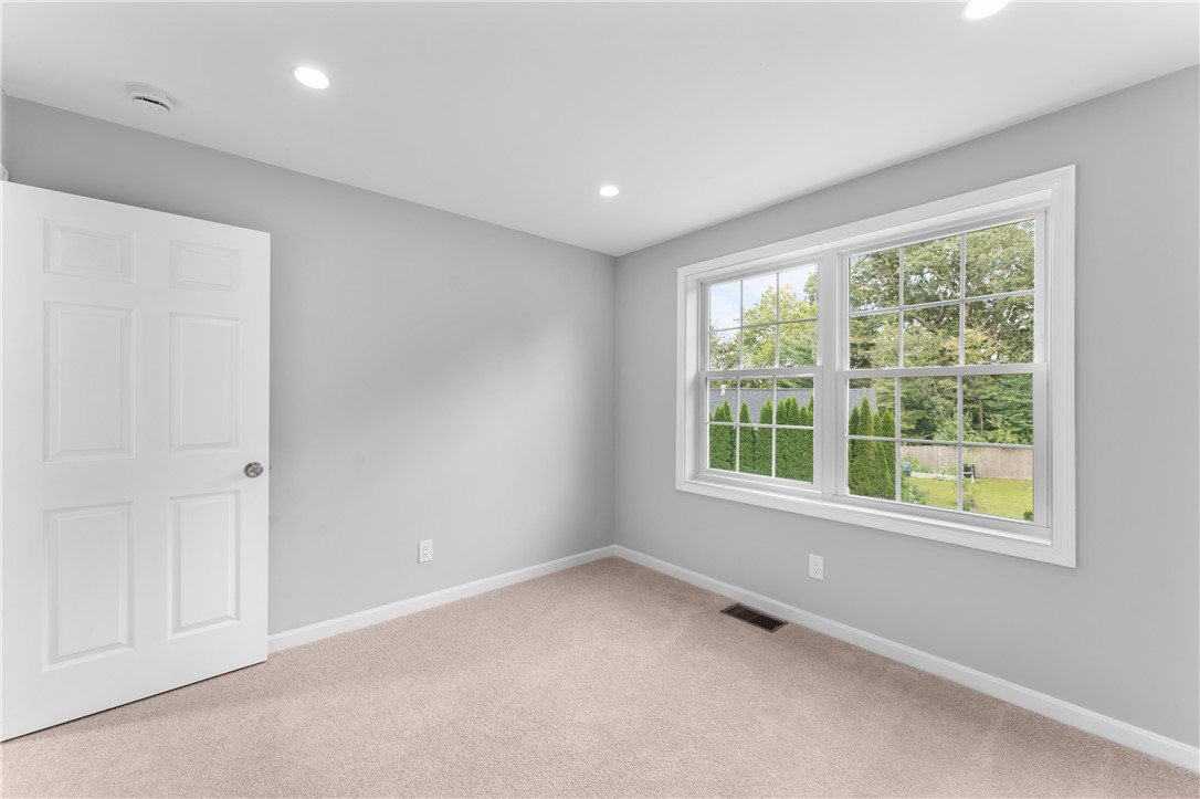 178 Highland Street Cranston, RI 02920 - Photo 17 of 49