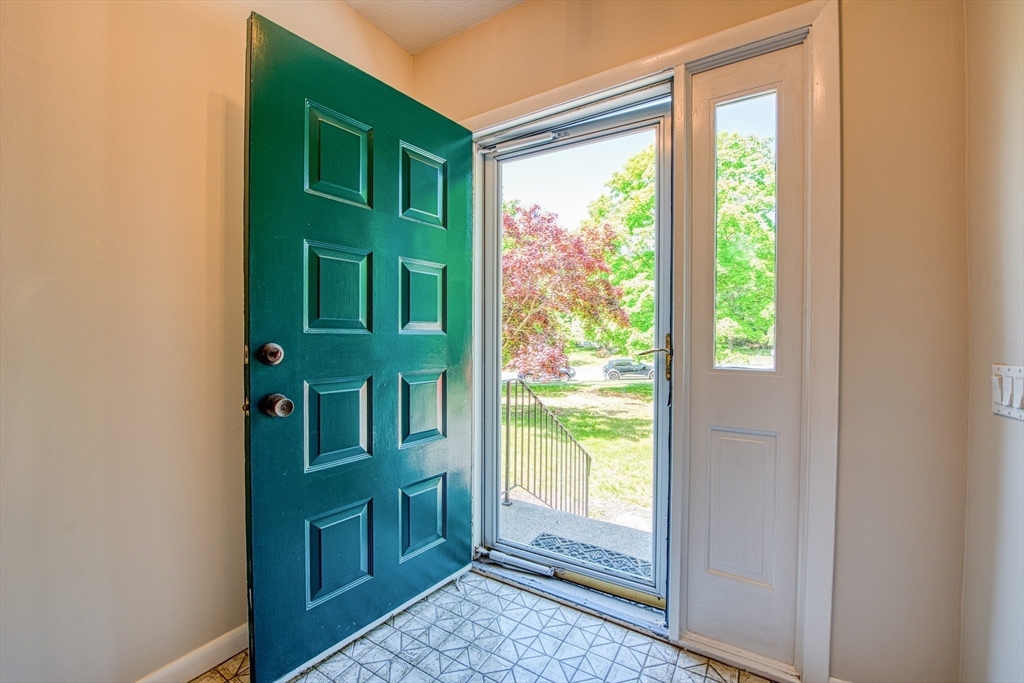 160 Hampton Road Sharon, MA 02067 - Photo 3 of 29