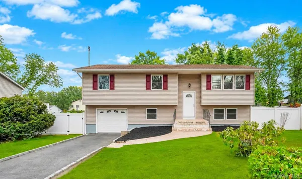 $6,500 | 339 Avenue B, Ronkonkoma, NY 11779