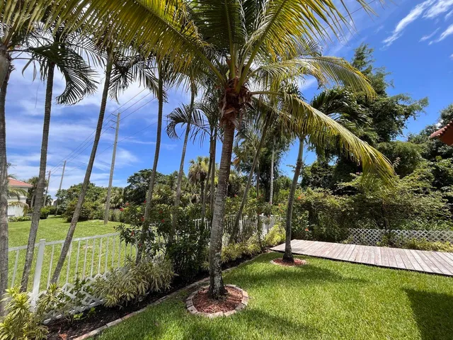 $2,500 | 1107 Via Jardin, Riviera Beach, FL 33418