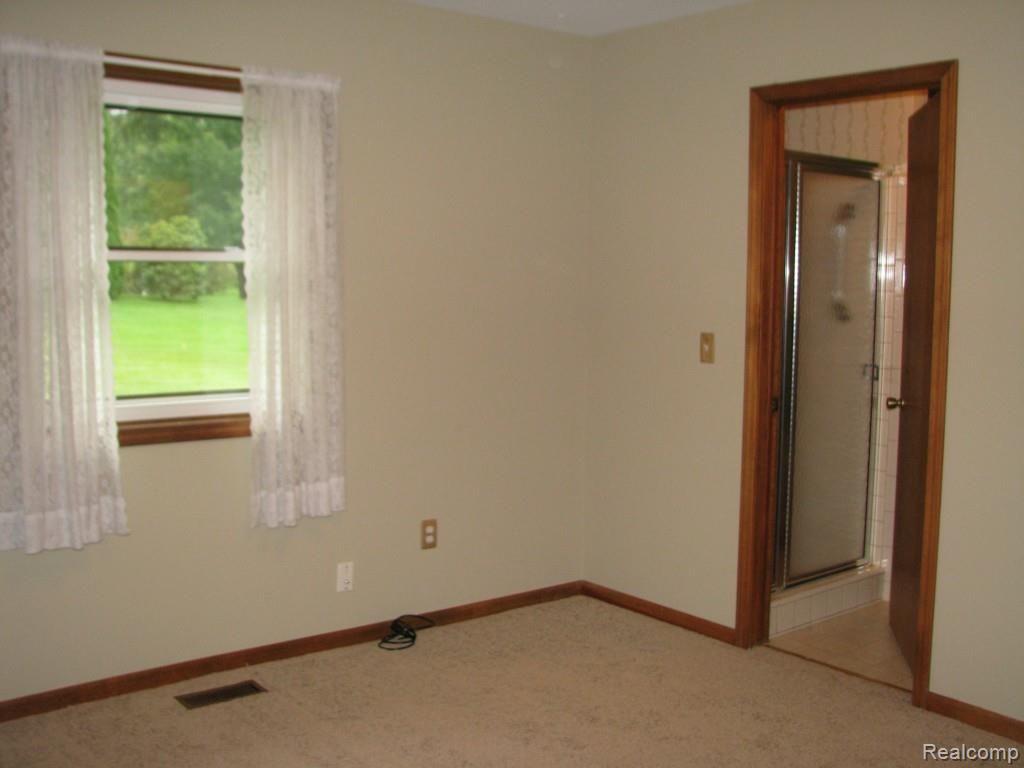 9334 Hilton Road Brighton, MI 48114 - Photo 21 of 34 Master bedroom v 1 showing adjacent bath