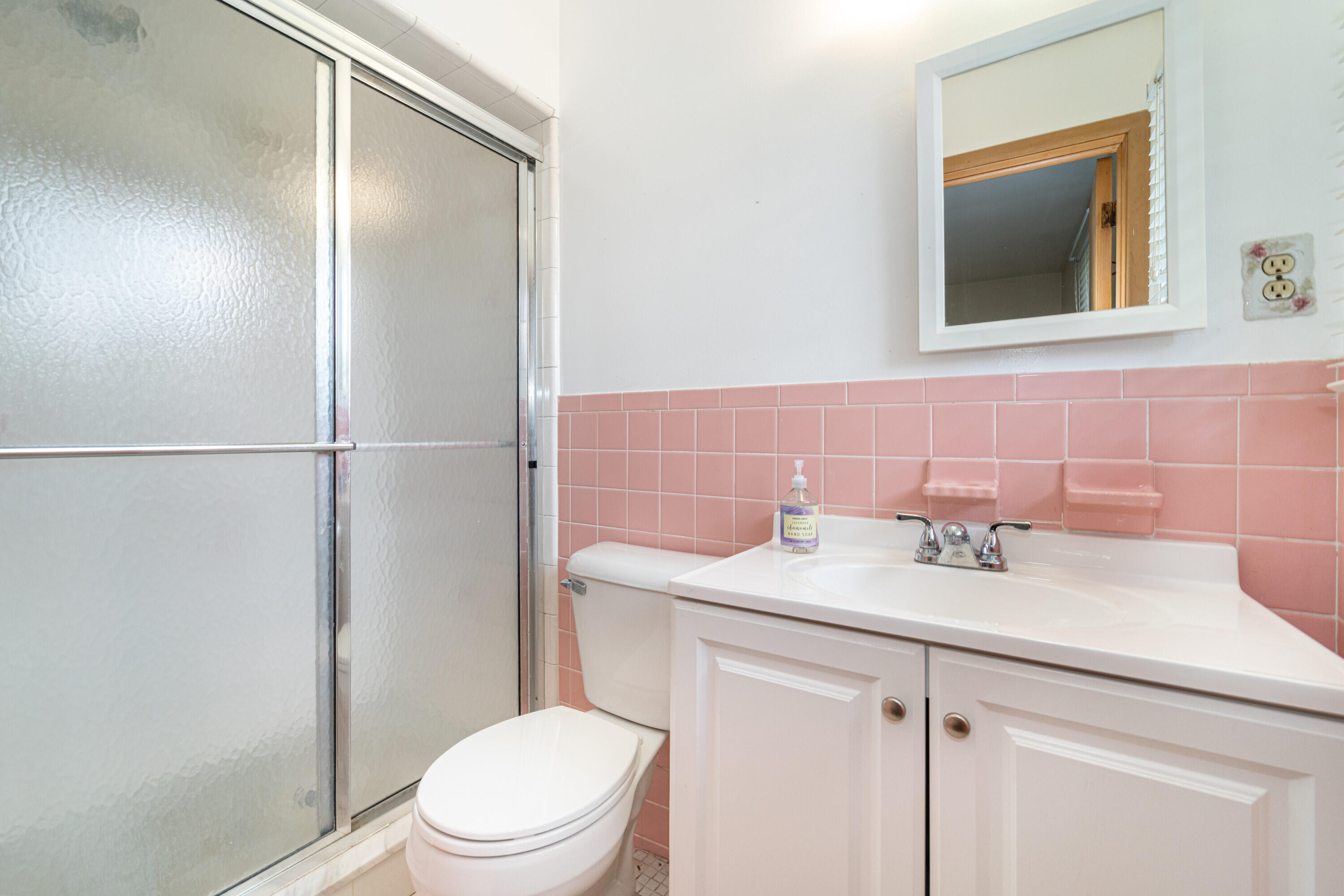 16365 Farmington Road Livonia, MI 48154 - Photo 11 of 19 Primary Bathroom