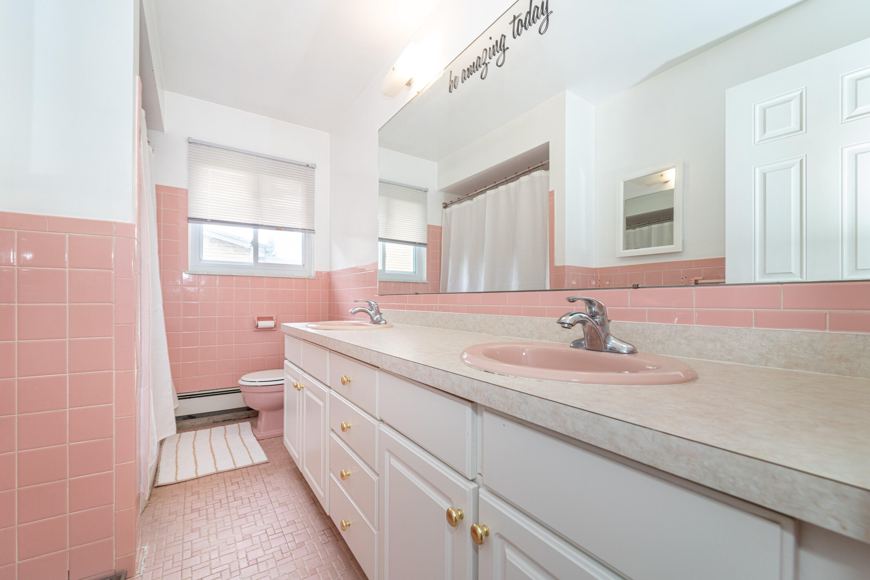 16365 Farmington Road Livonia, MI 48154 - Photo 12 of 19 Main Bath