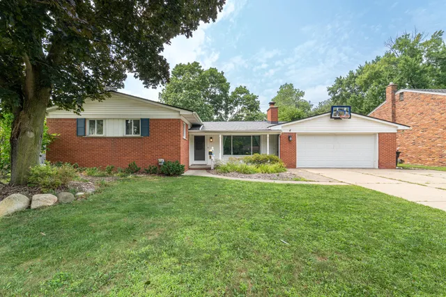 $334,900 | 16365 Farmington Road, Livonia, MI 48154