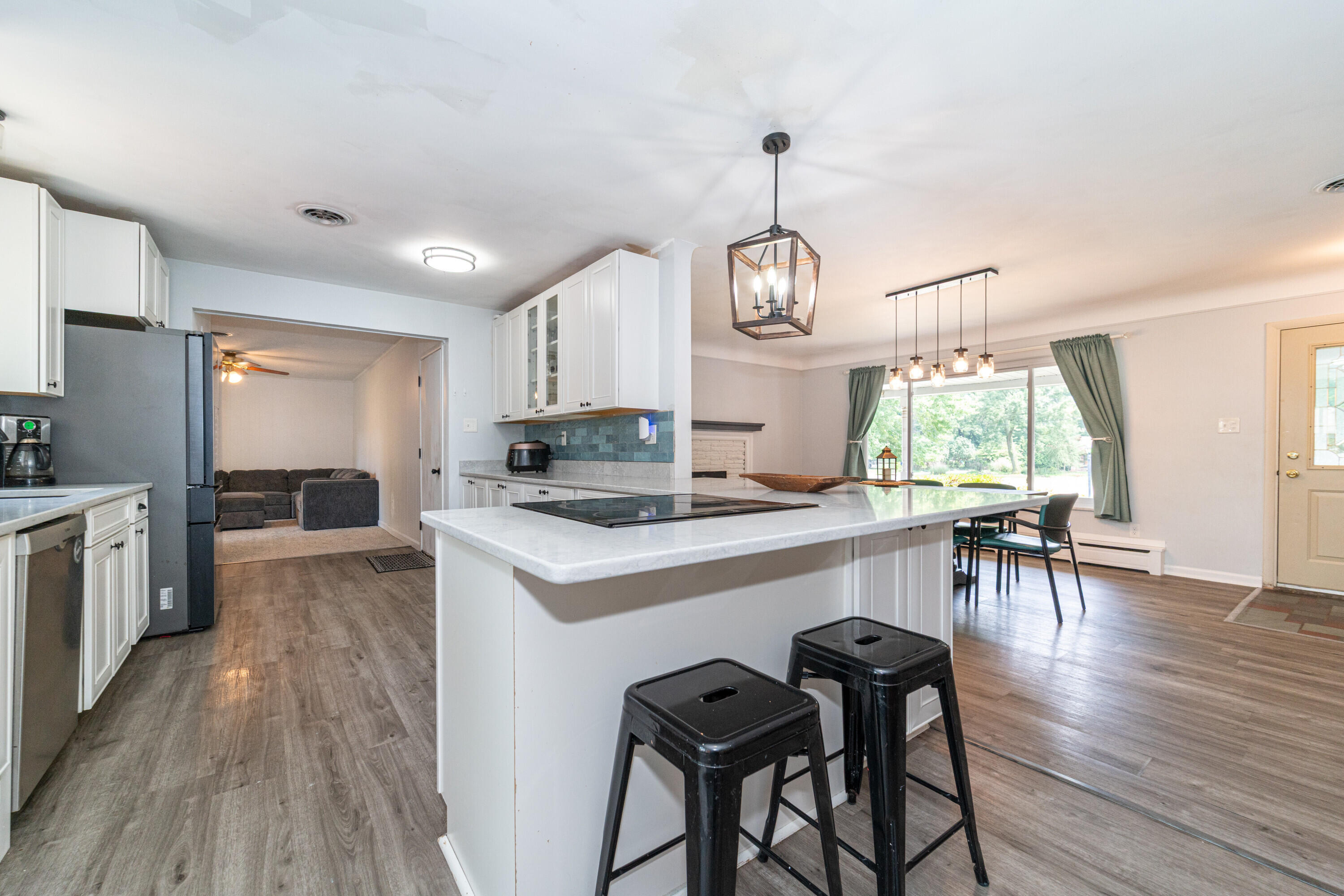16365 Farmington Road Livonia, MI 48154 - Photo 3 of 19 Kitchen