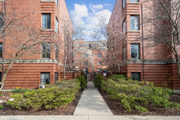 $2,250 | 1224 West Chase Avenue, Unit 1F, Chicago, IL 60626