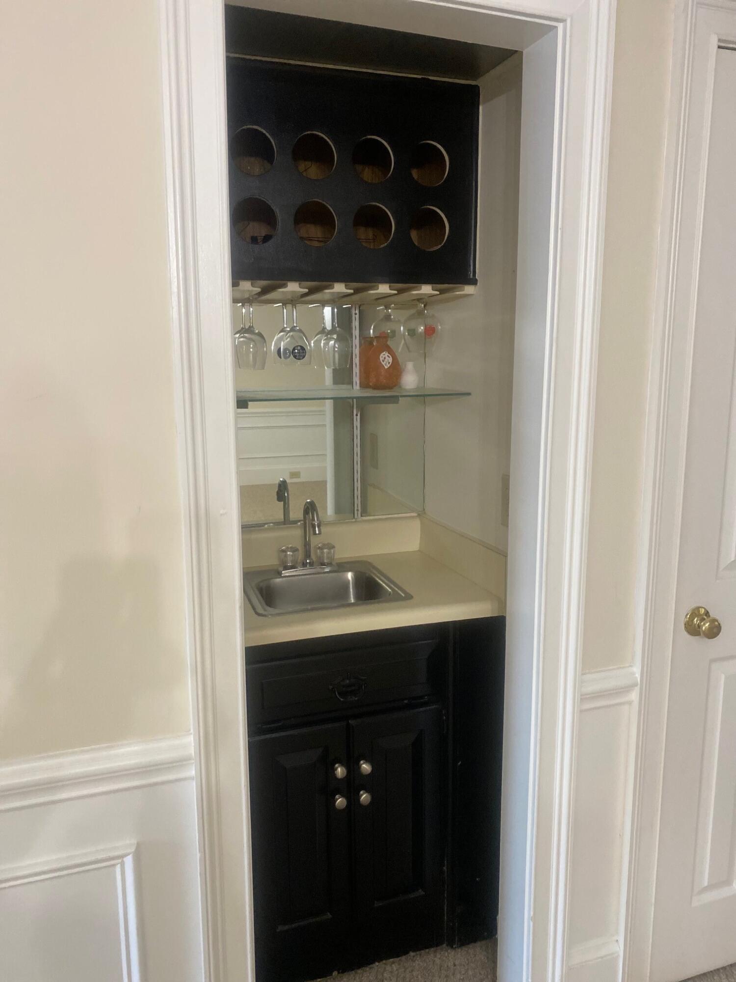 644 Crown Point Drive Martinez, GA 30907 - Photo 6 of 20 Wet bar