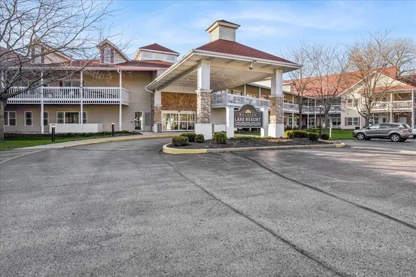 $139,900 | 1505 South Shore Drive, Unit 205, Delavan, WI 53115