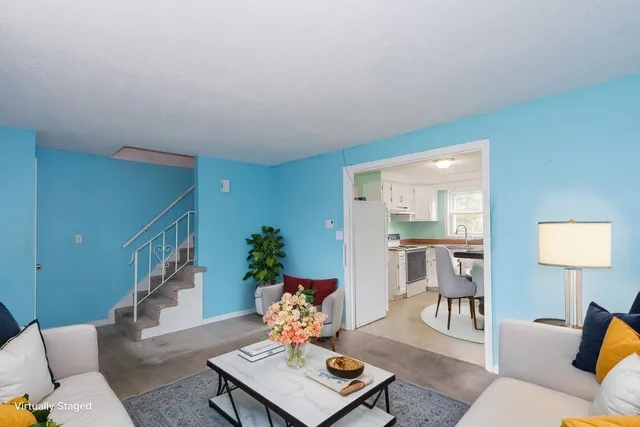 $345,000 | 5 Sunnyside Lane, Unit R, Derry, NH 03038