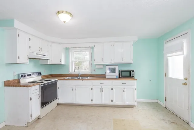 $345,000 | 5 Sunnyside Lane, Unit R, Derry, NH 03038