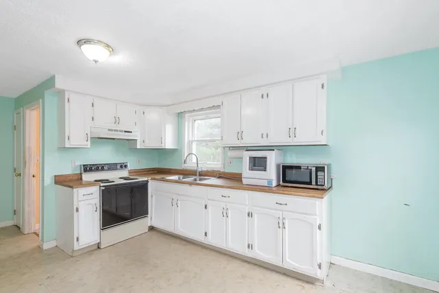 $345,000 | 5 Sunnyside Lane, Unit R, Derry, NH 03038