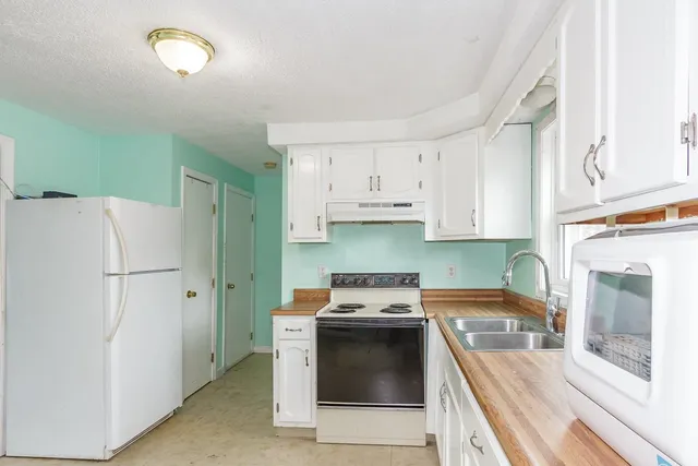 $345,000 | 5 Sunnyside Lane, Unit R, Derry, NH 03038