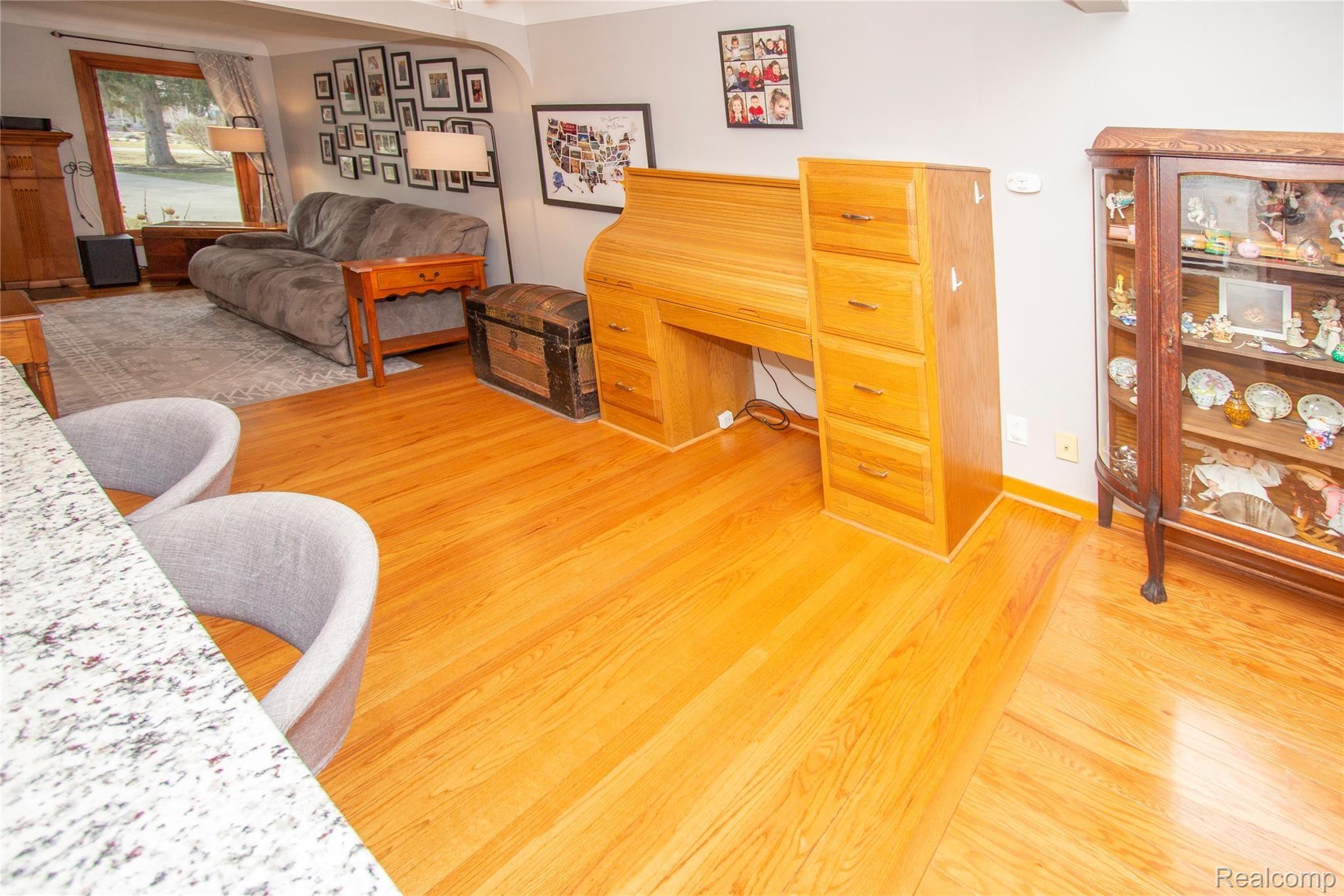 21645 Thorofare Road Grosse Ile, MI 48138 - Photo 4 of 28 Thorofare_04.jpg
