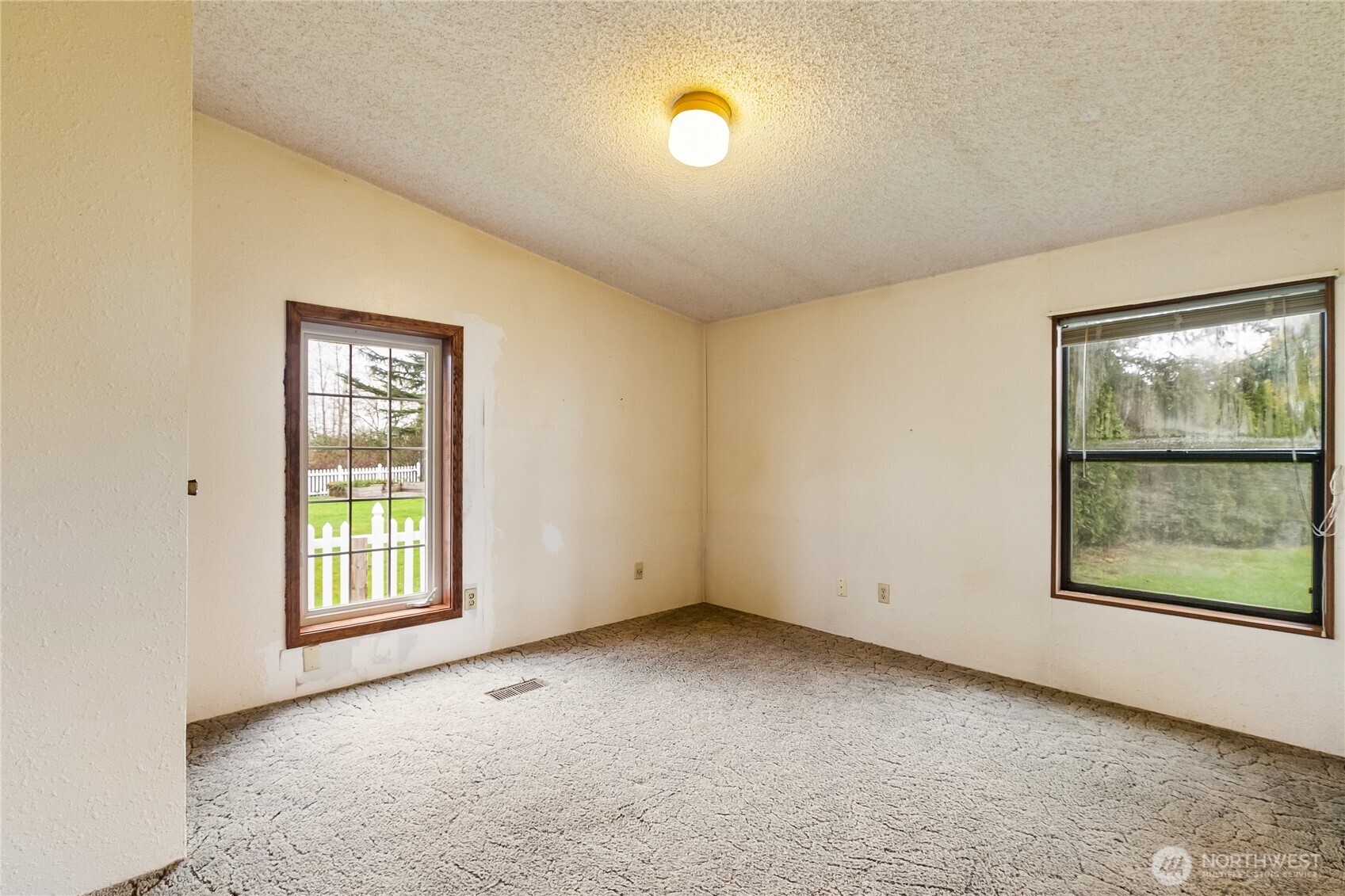 3191 Creasey Road Custer, WA 98240 - Photo 29 of 36 an empty room with windows