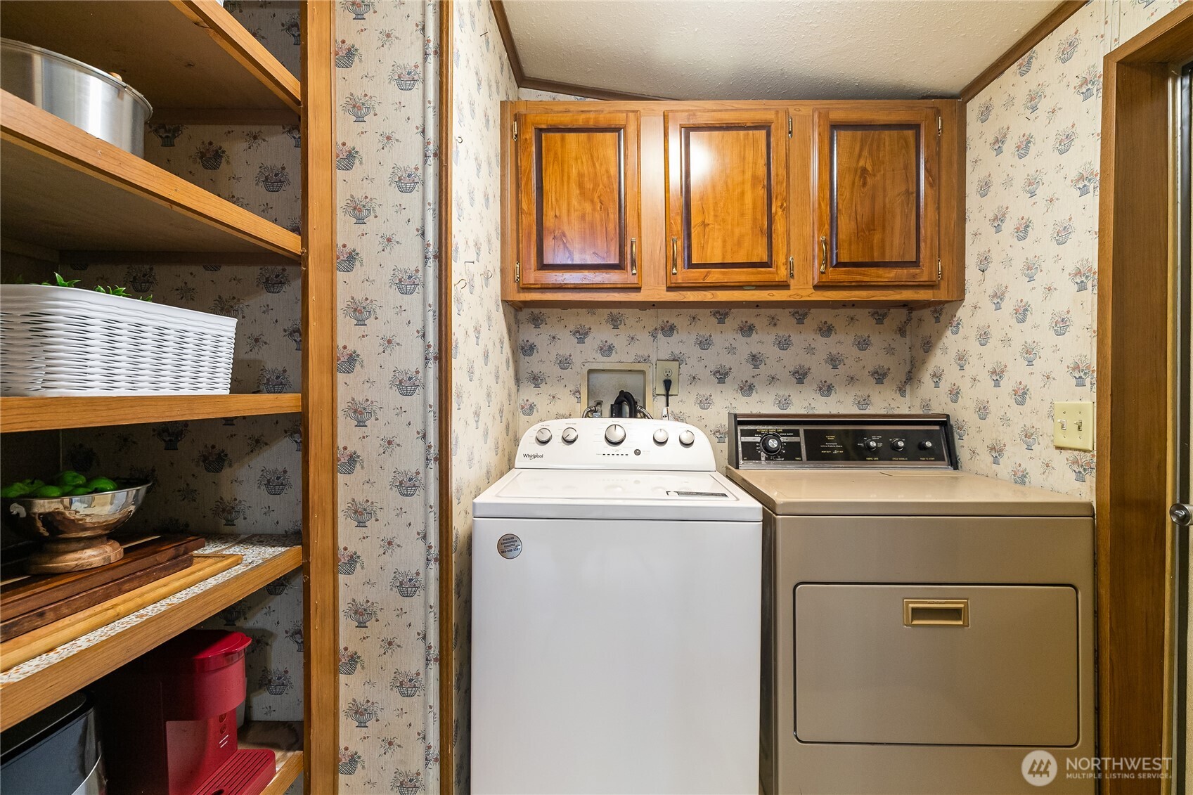 3191 Creasey Road Custer, WA 98240 - Photo 10 of 36 a utility room with dryer and washer