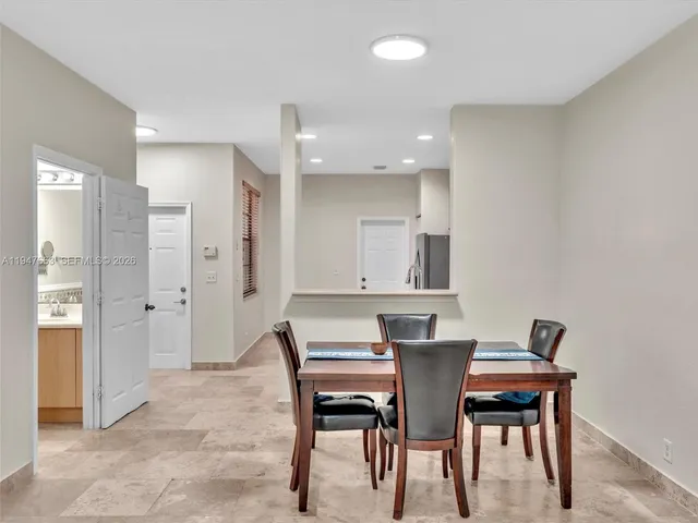 $2,900 | 3853 Tree Top Drive, Unit 3853, Weston, FL 33332