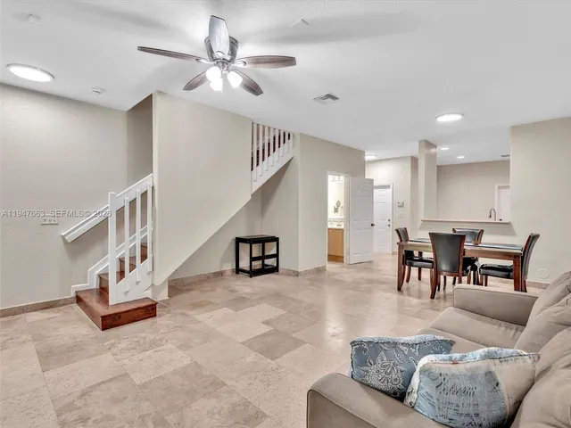 $2,900 | 3853 Tree Top Drive, Unit 3853, Weston, FL 33332