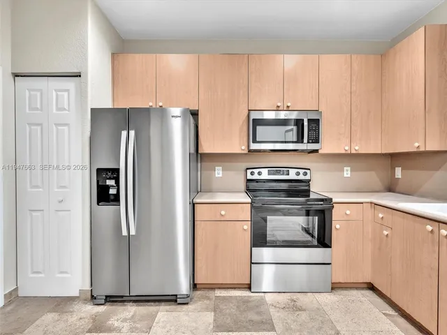 $2,900 | 3853 Tree Top Drive, Unit 3853, Weston, FL 33332