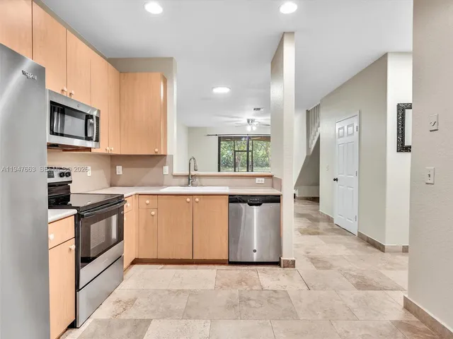 $2,900 | 3853 Tree Top Drive, Unit 3853, Weston, FL 33332