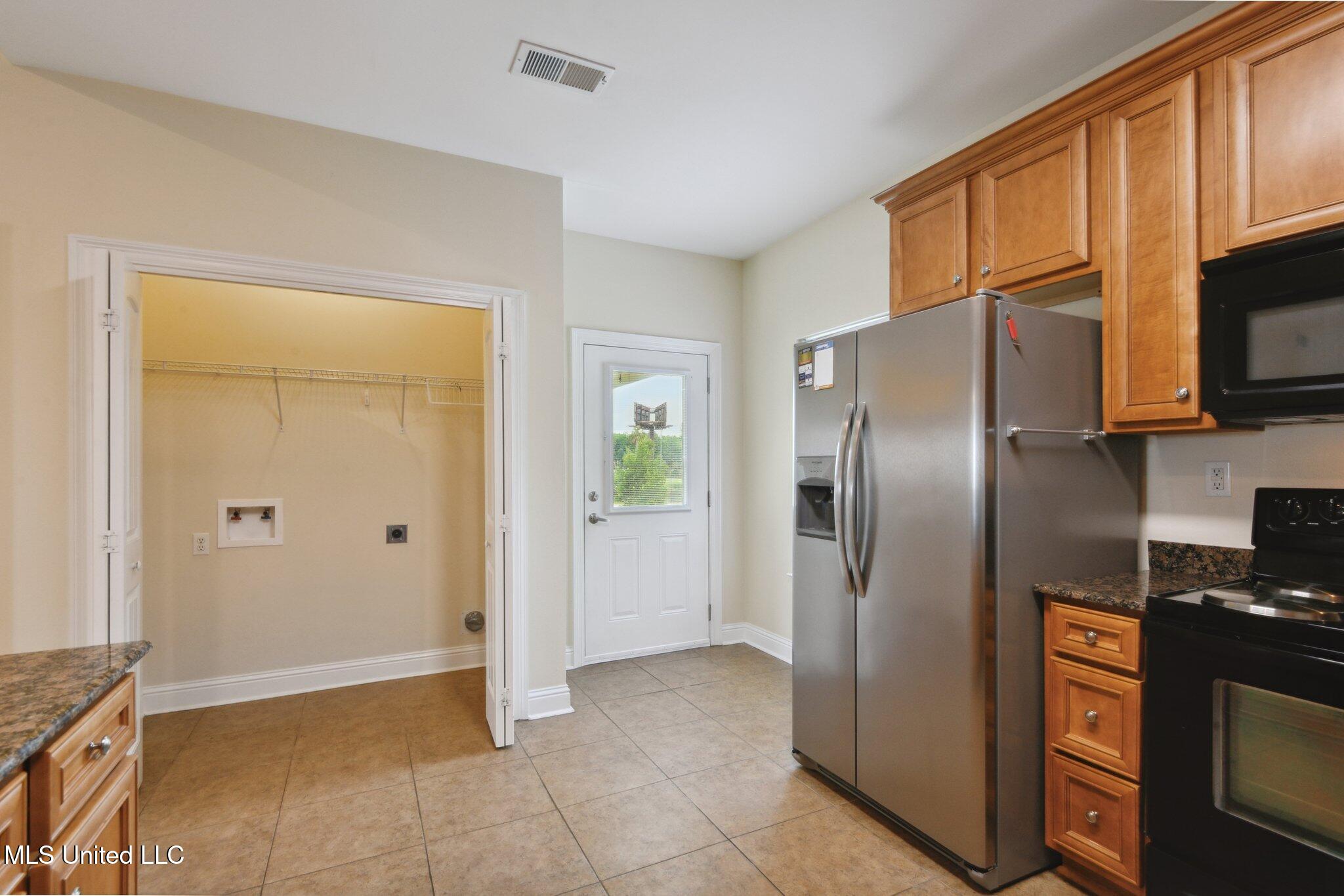 6147 Firestone Street, Unit B 1 Ocean Springs, MS 39564 - Photo 12 of 23 013