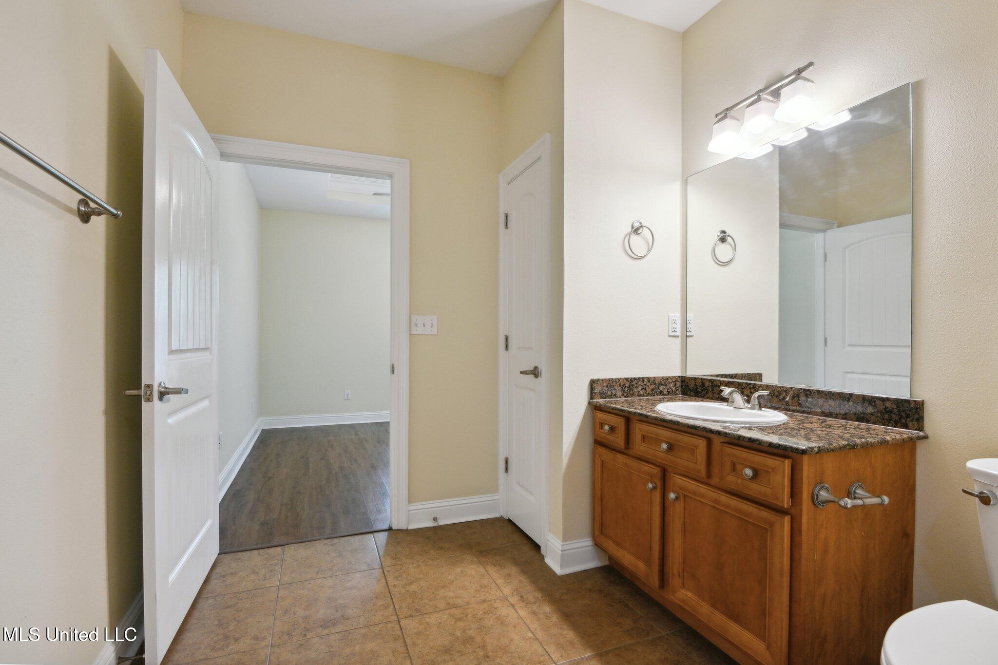 6147 Firestone Street, Unit B 1 Ocean Springs, MS 39564 - Photo 19 of 23 020