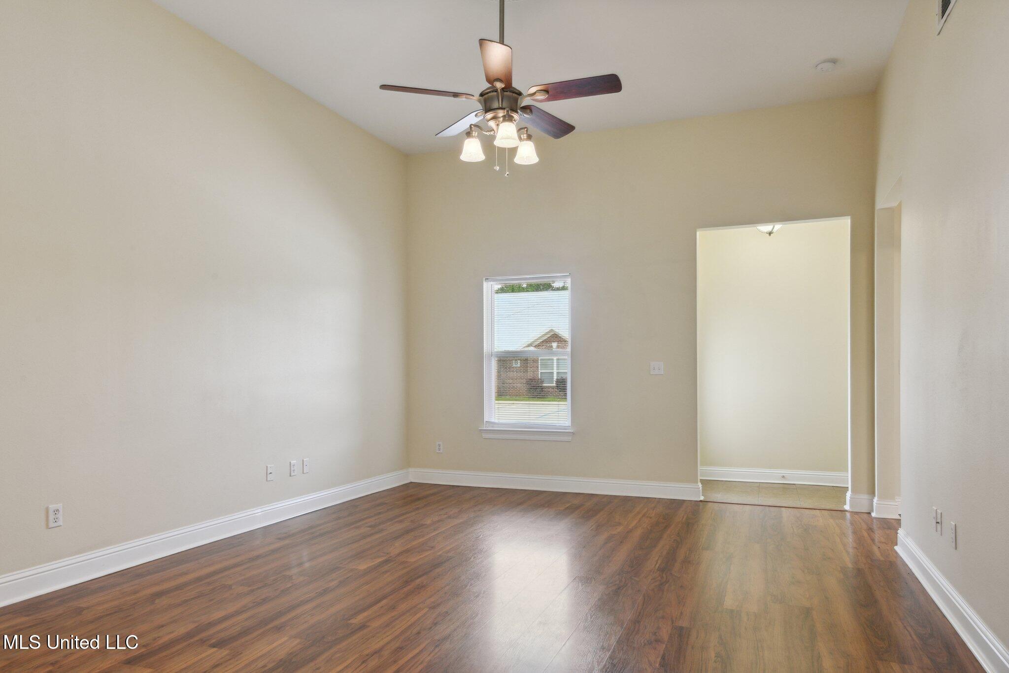 6147 Firestone Street, Unit B 1 Ocean Springs, MS 39564 - Photo 5 of 23 006