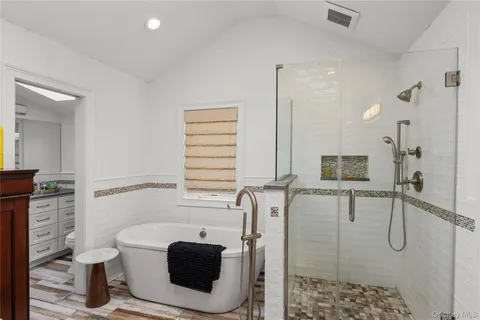$999,999 | Undisclosed Address, Hauppauge, NY 11788