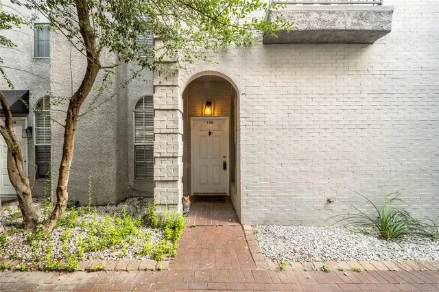 $2,600 | 3605 Brown Street, Unit 108, Dallas, TX 75219