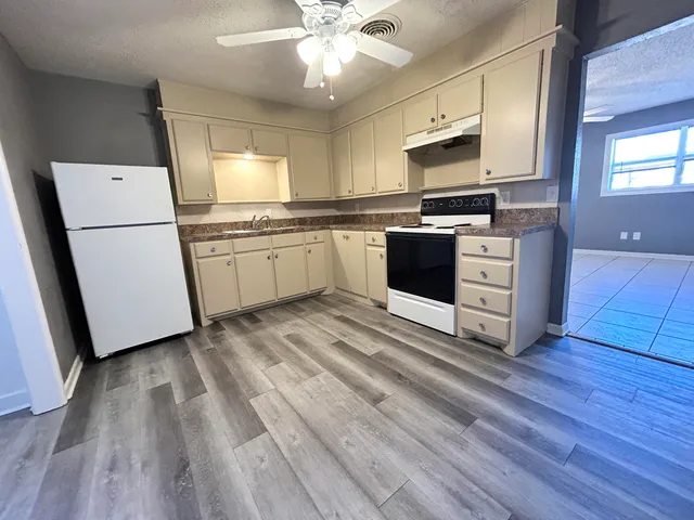 a view of a utility room