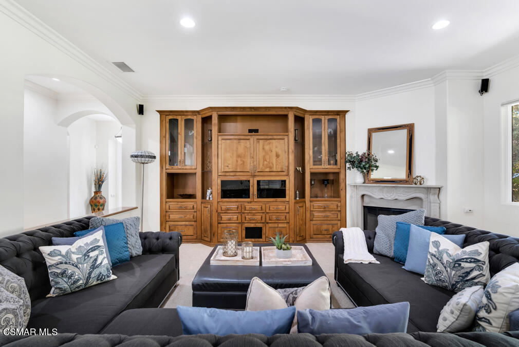 815 Rancho Road Thousand Oaks, CA 91362 - Photo 9 of 40
