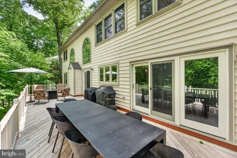$1,200,000 | 10490 Lakeridge Court, New Market, MD 21774