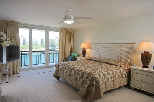 901 East Camino Real, Unit 3B Boca Raton, FL 33432 - Photo 18 of 20 Master bedroom