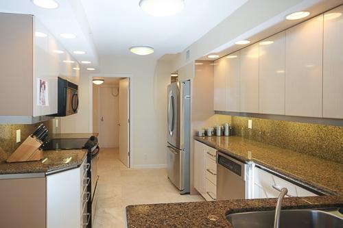 901 East Camino Real, Unit 3B Boca Raton, FL 33432 - Photo 7 of 20 Kitchen