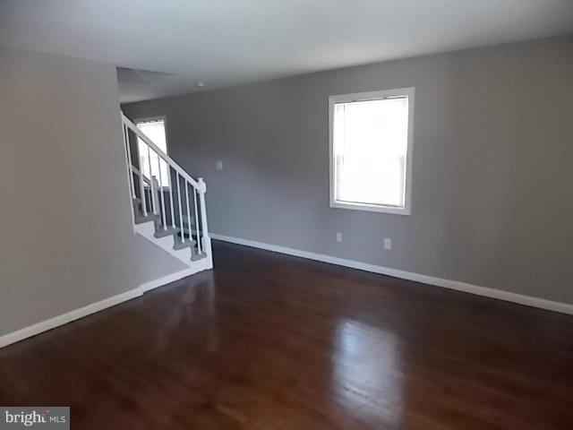 8035 North Boundary Road Baltimore, MD 21222 - Photo 8 of 27 Living Room