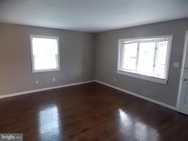 8035 North Boundary Road Baltimore, MD 21222 - Photo 9 of 27 Living Room 13x18