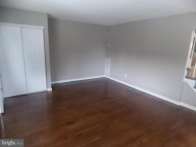 8035 North Boundary Road Baltimore, MD 21222 - Photo 10 of 27 Living Room View