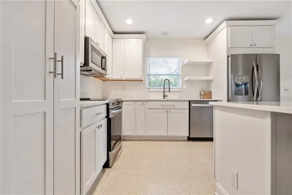 $2,900 | 12902 Forest Hills Drive, Tampa, FL 33612