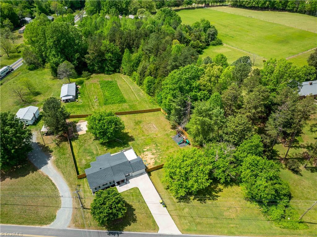 807 Rowe Road Lexington, NC 27295 - Photo 5 of 44 Gallery Image 5