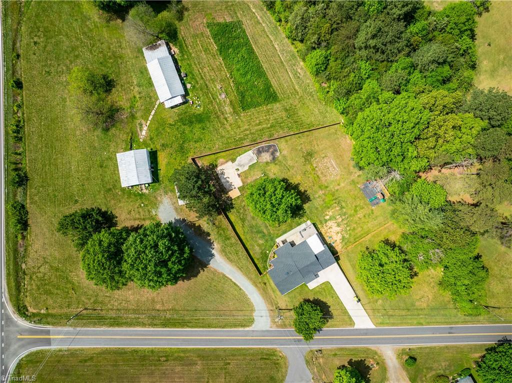 807 Rowe Road Lexington, NC 27295 - Photo 7 of 44 Gallery Image 7