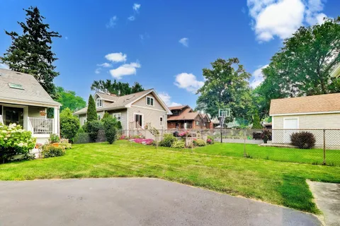 $687,500 | 124 East Grantley Avenue, Elmhurst, IL 60126