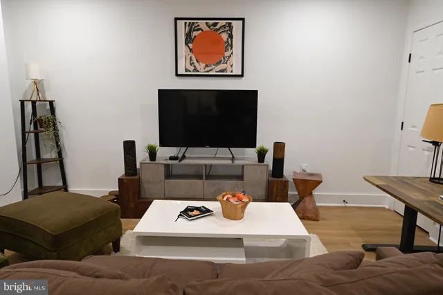 $2,200 | 1230 Penn Street Northeast, Unit 4, Washington, DC 20002