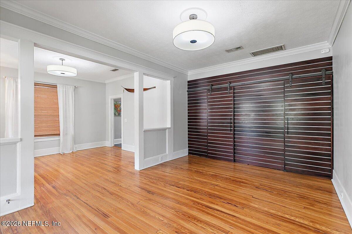1031 Riviera Street Jacksonville, FL 32207 - Photo 5 of 34 05-Living Room